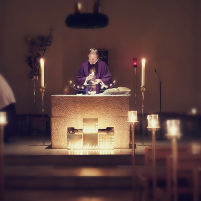 Rorate und Heilige Messe im Kerzenschein